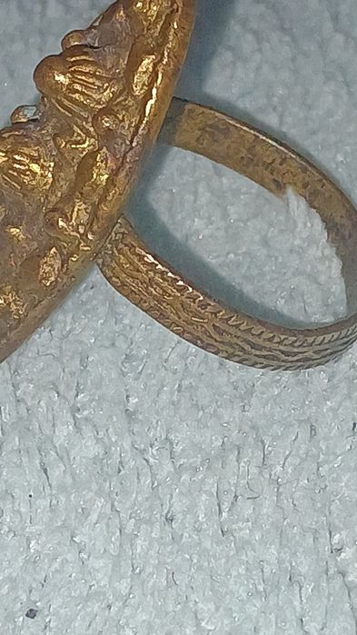 Продава се стари пръстен