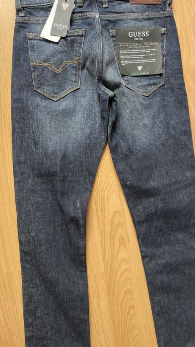 Blugi de barbati Guess