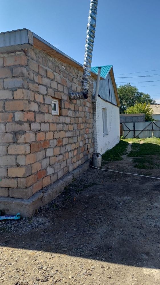 Үй сатылады немесе қаланың 2 бөлмелі пәтерге айырбасталады.