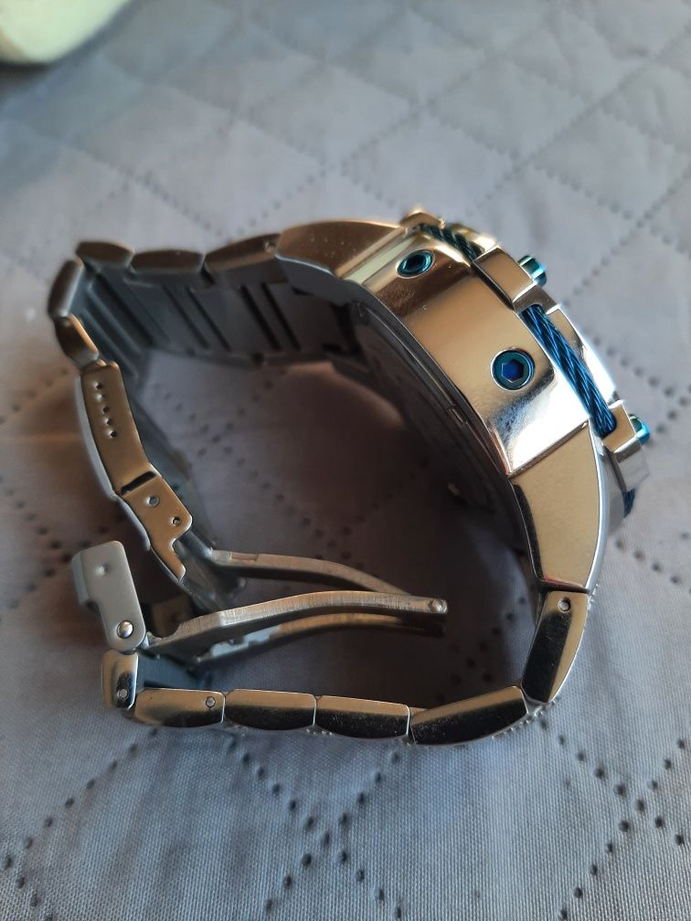 Часовник Invicta bolt