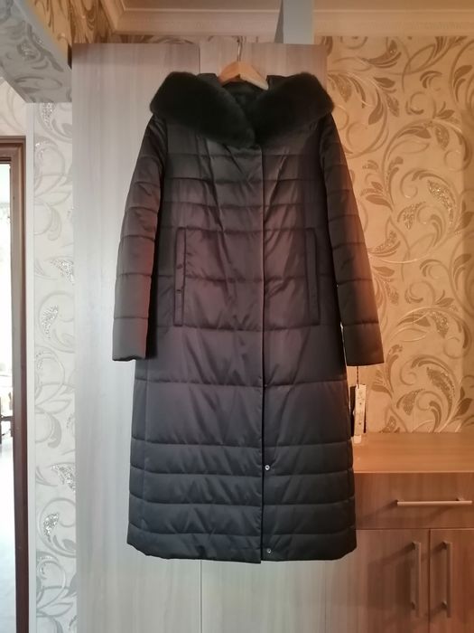 Пуховик пальто верблюжка с серой норкой.
