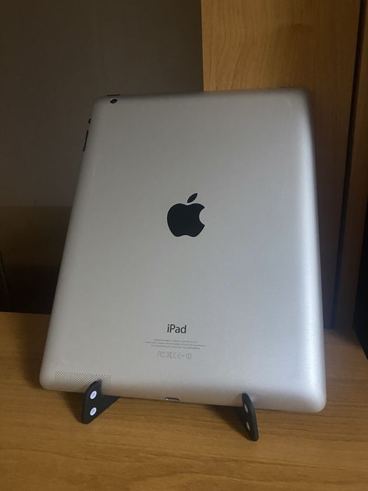 iPad 4th 16GB Wi-Fi само , запазен доста.