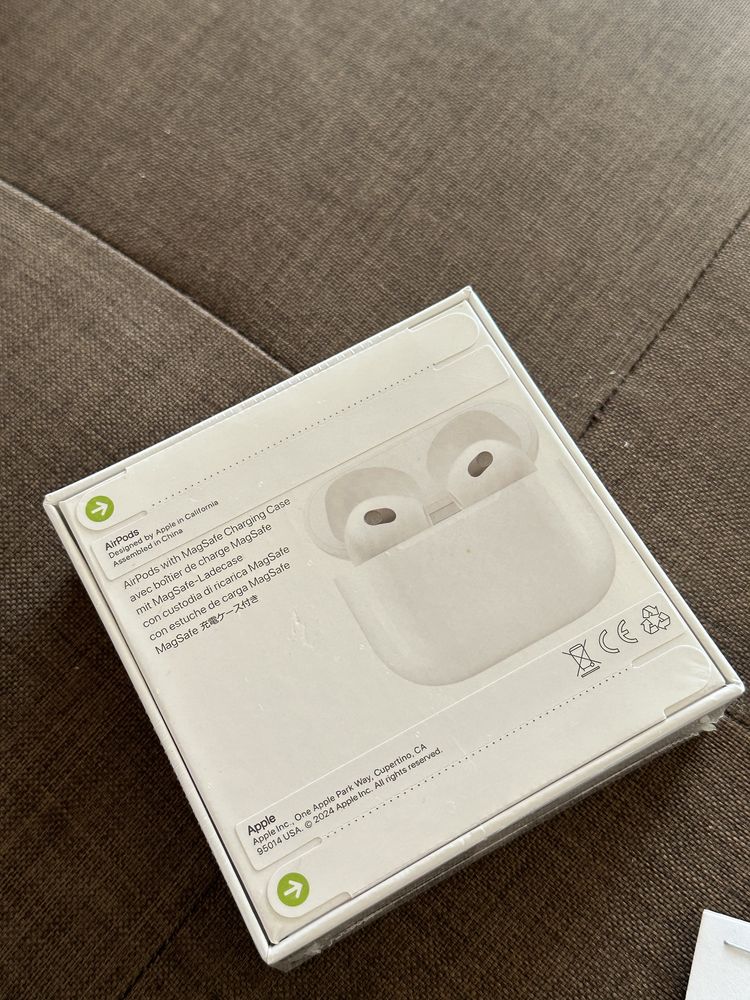 Слушалки AirPods 3rd Gen ЧИСТО НОВИ