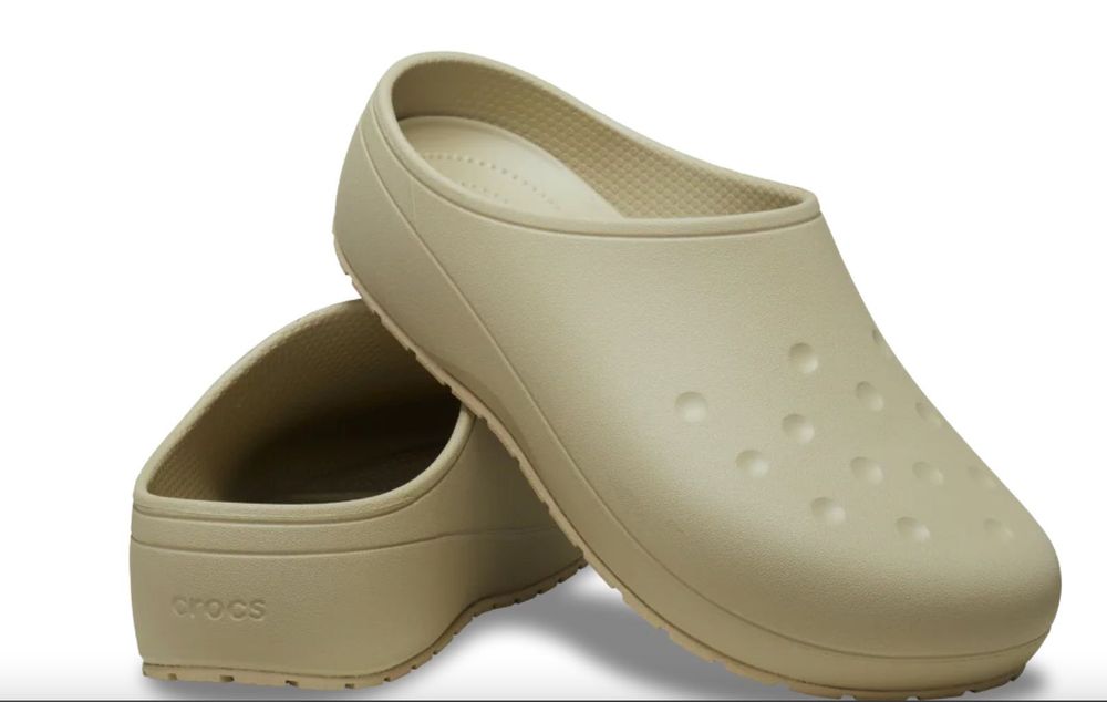 crocs classic quiet clog black sand si bark 41/42