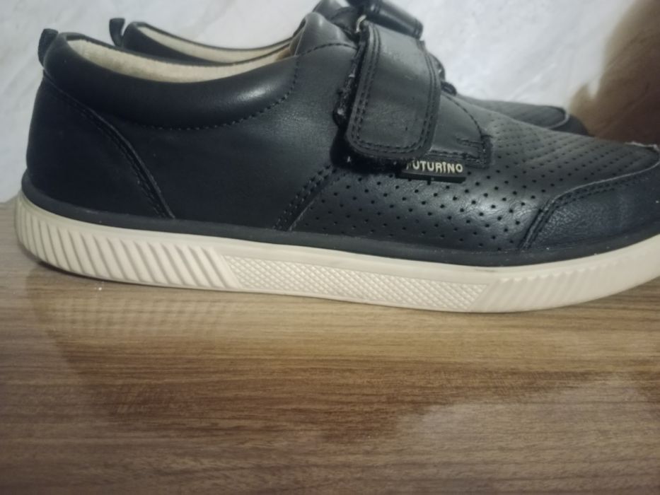 Туфли на мальчика продам