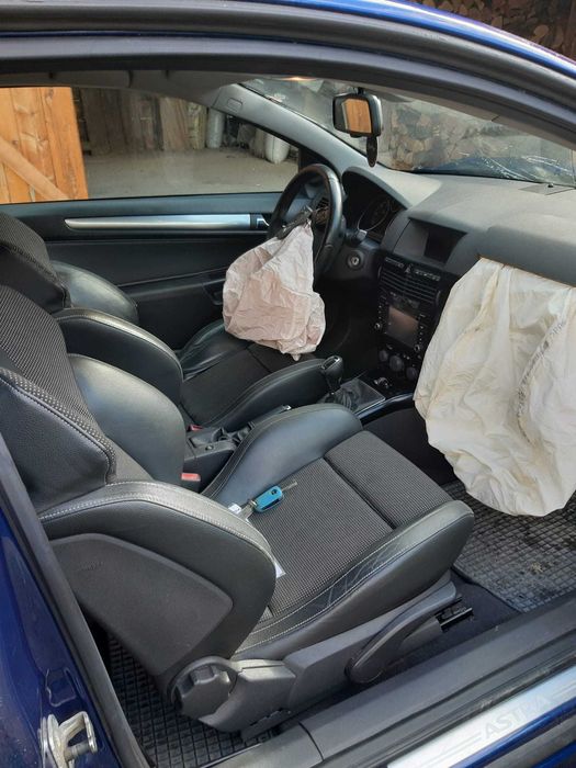 Opel Astra H GTC OPC Line - avariat