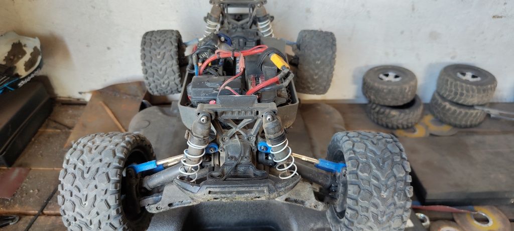 Traxxas rustler vxl 4x4 3s. 105 km/h