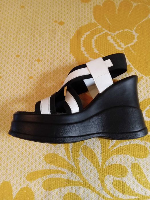 Нови летни дамски обувки на платформа