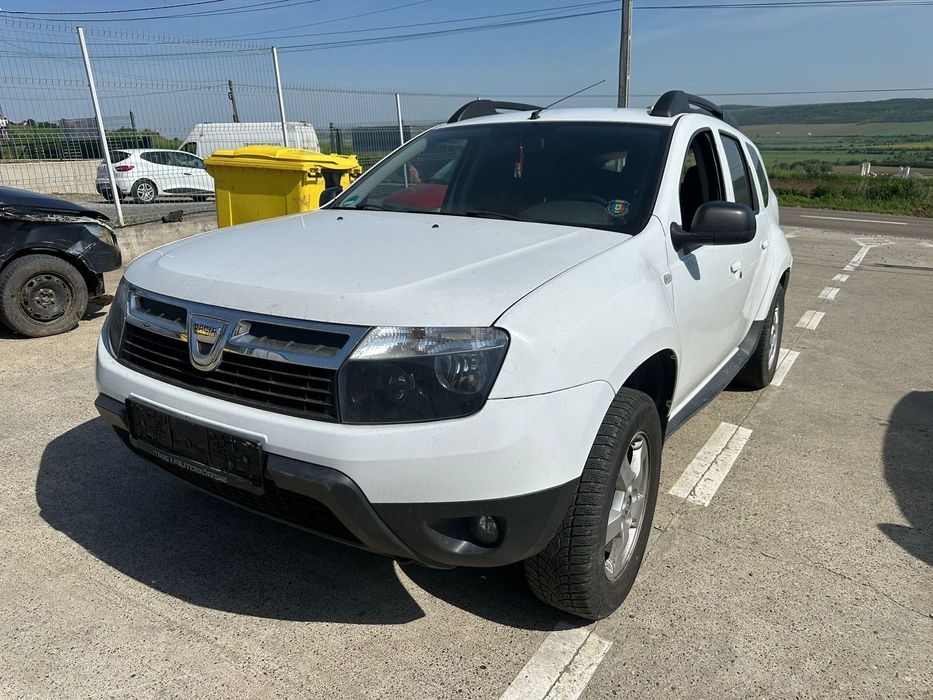 Dezmembrez / Dezmembrari / Piese / Accesorii Dacia Duster 2011 alba 1.5 dci 110 cp 4x4 volan stanga