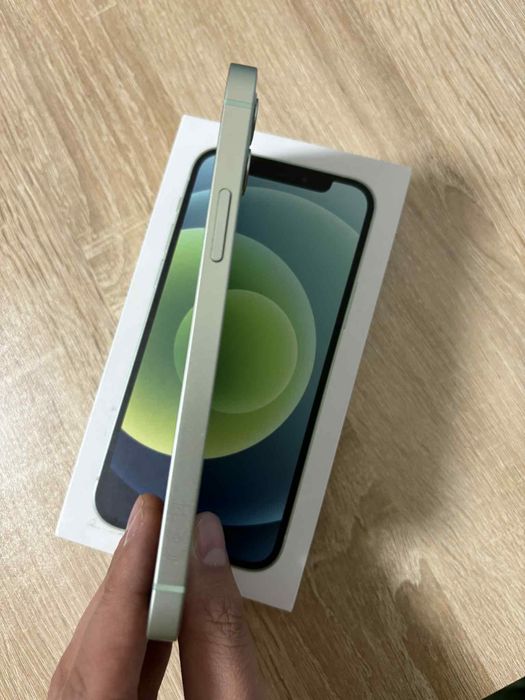 Телефон iPhone 12 64GB