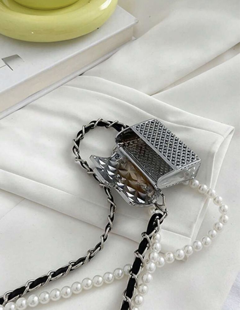 Сребърно колие гердан с перли чанта чантичка метална тип Шанел Chanel
