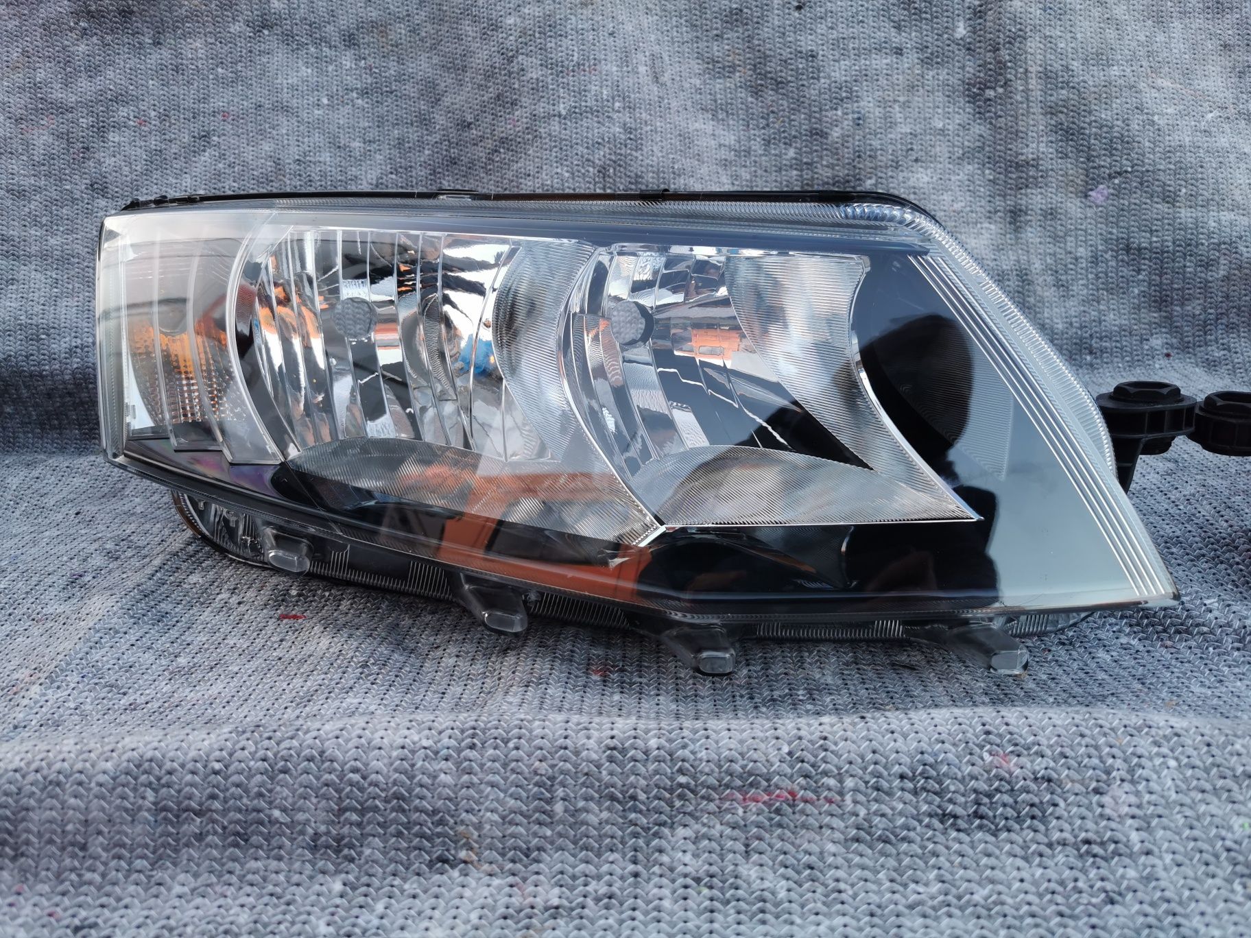 Far stanga dreapta faruri Skoda Octavia III 3 halogen H7 import German