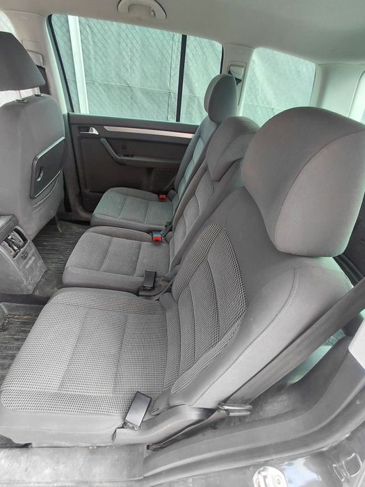 Vând Volkswagen Touran