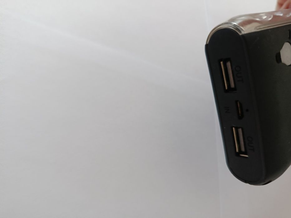 Vând 2 baterii externe