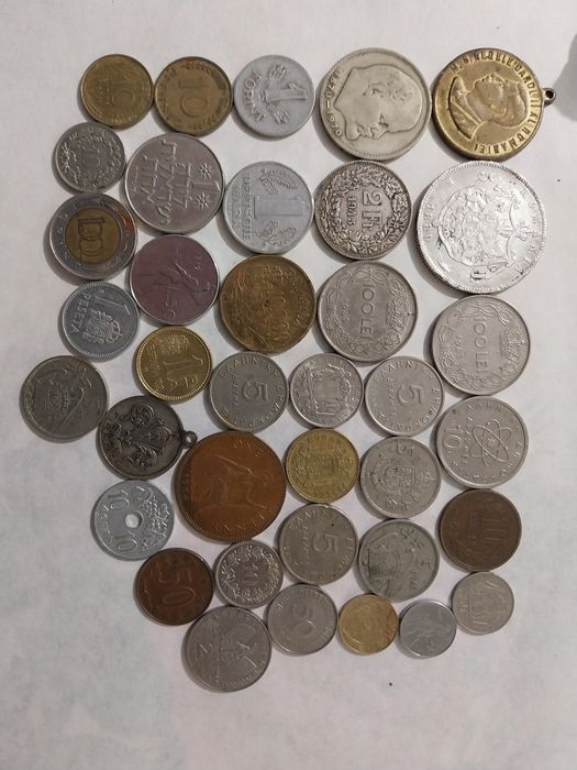 Monezi,insigne,fnioane,etc.