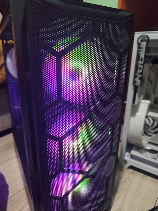 Vând PC gaming nou!