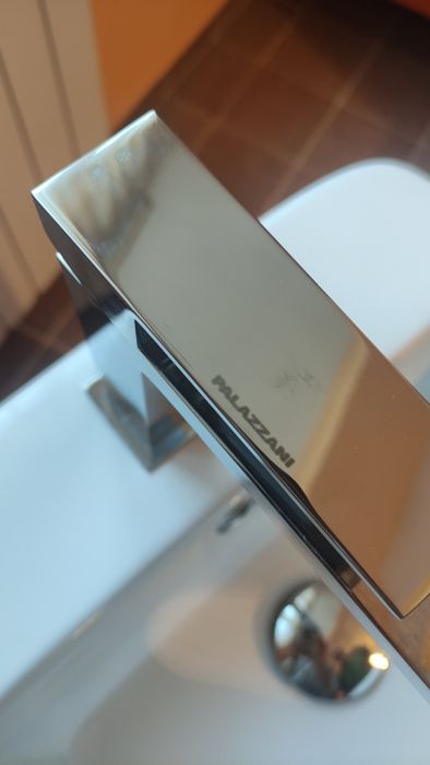 Стояща мивка Arena и батерия