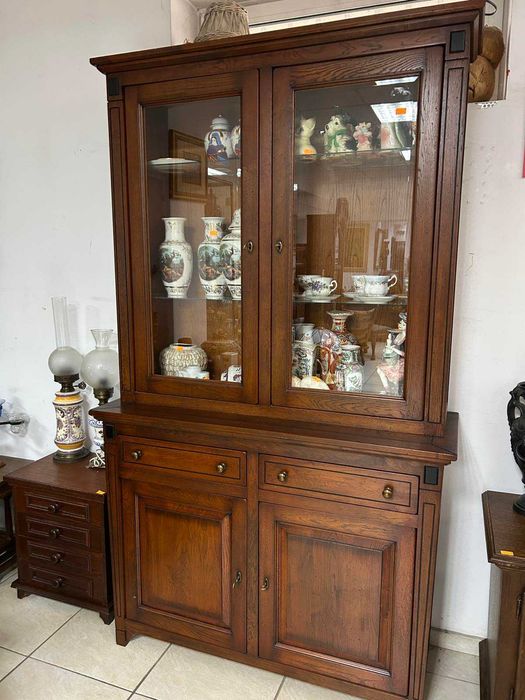 Масивна Витрина Холандия