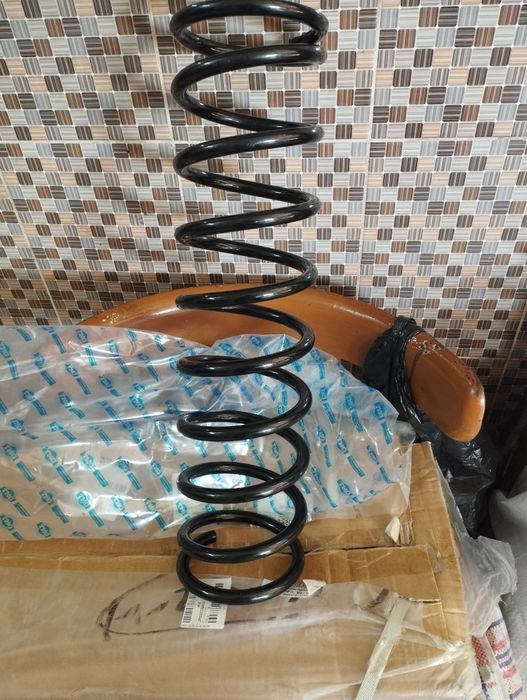Продам пружины задние на Ниссан террано1 мистраль теранно2 форд .25000