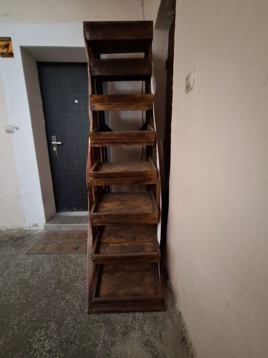 Дървен стелаж за зеленчуци