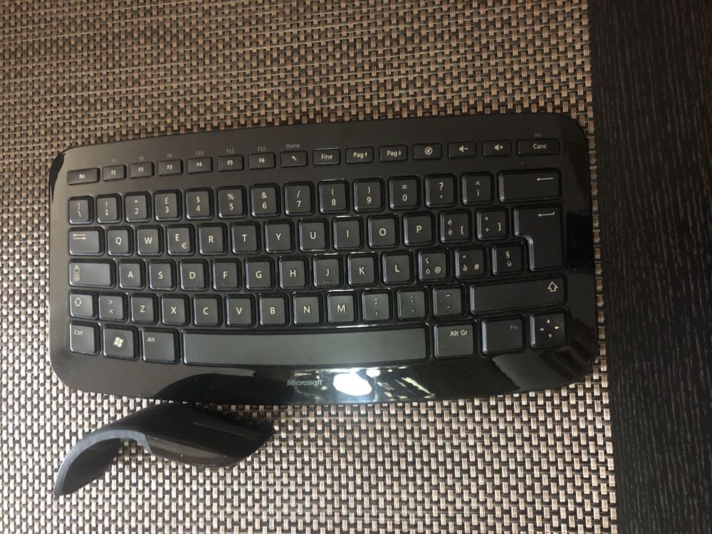 КомплектMicrosoft Arc Wireless Keyboard и Microsoft Arc Mouse Wireless