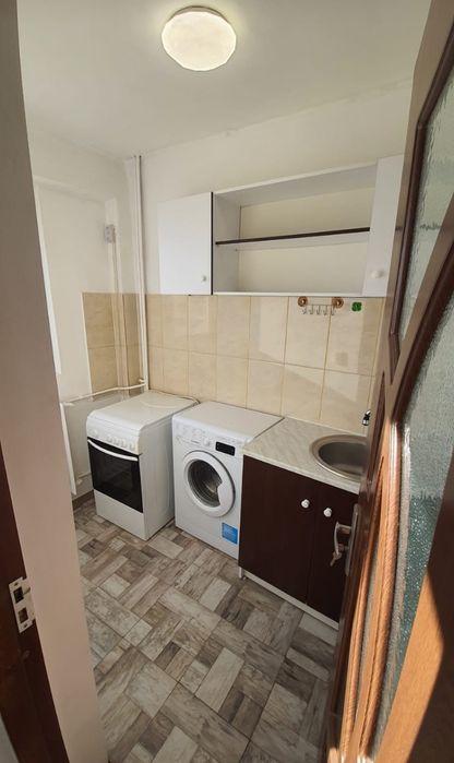 Închiriez garsonieră Valea Roșie