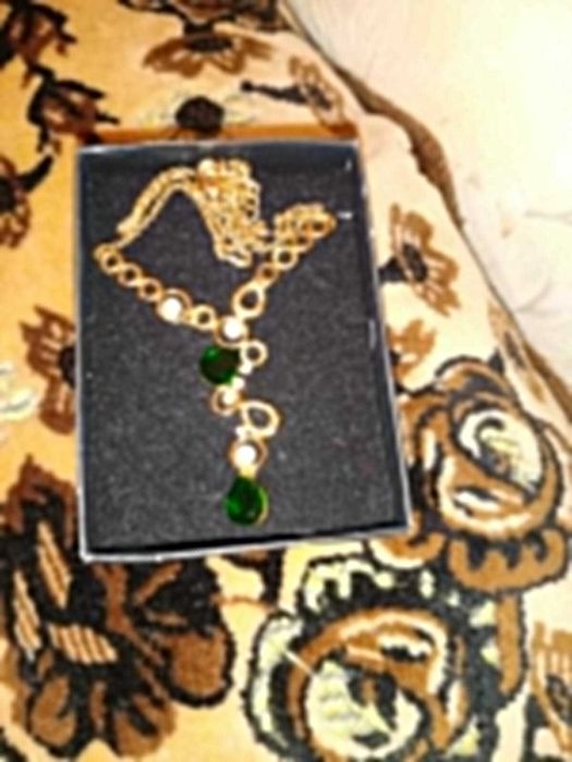 Продаю колье (новое)