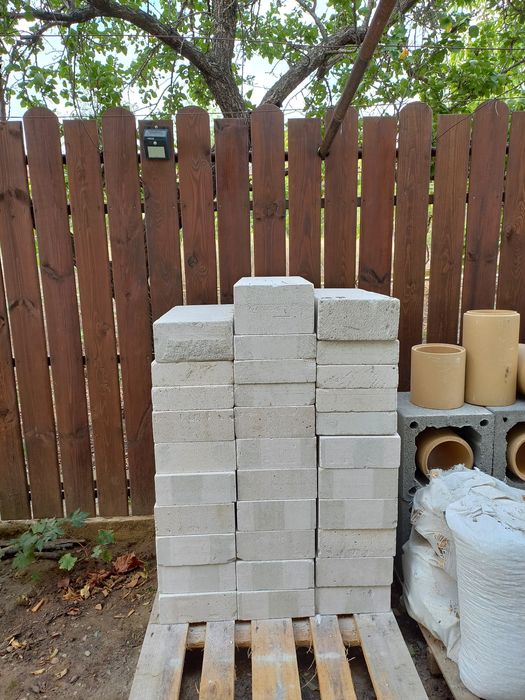 Продавам Комитски тела