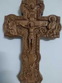 Cruce sculptata in lemn