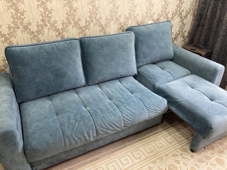 Продам диван в нормальном состоянии, каркас мехонизмы все целое .