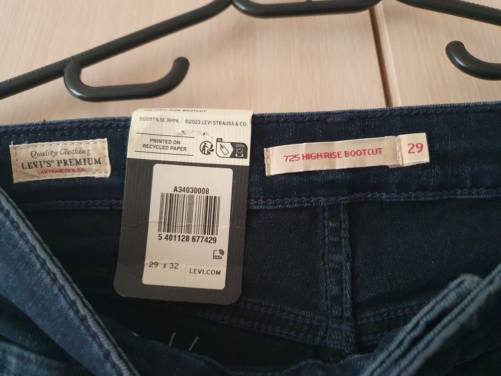 Levis Highrise Bootcut 725