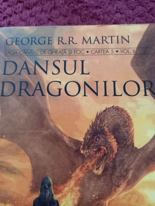 Volumele 1 și 2 ( Cartea a5a) din " Dansul Dragonilor" de R.R Martin