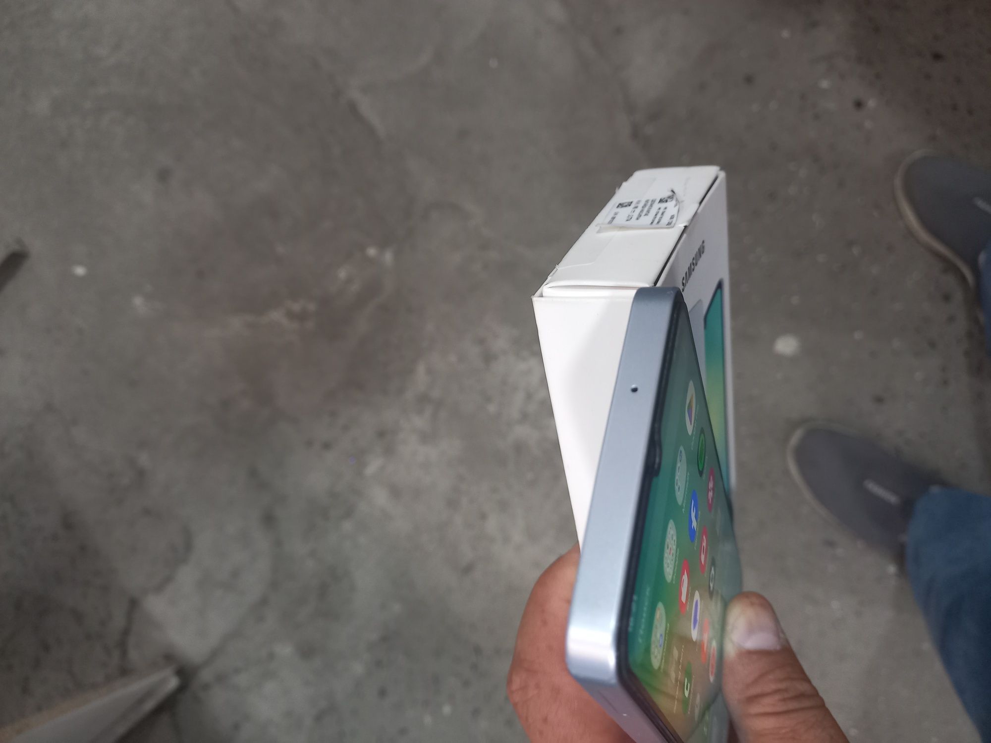 A06 Samsung ideal tiniq 128GB hotirasi 6GB aperativkasi karobka bor.
