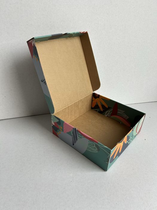 Vand cutii de carton de orice dimensiune