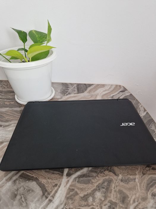 Продам ноутбук acer es1 533