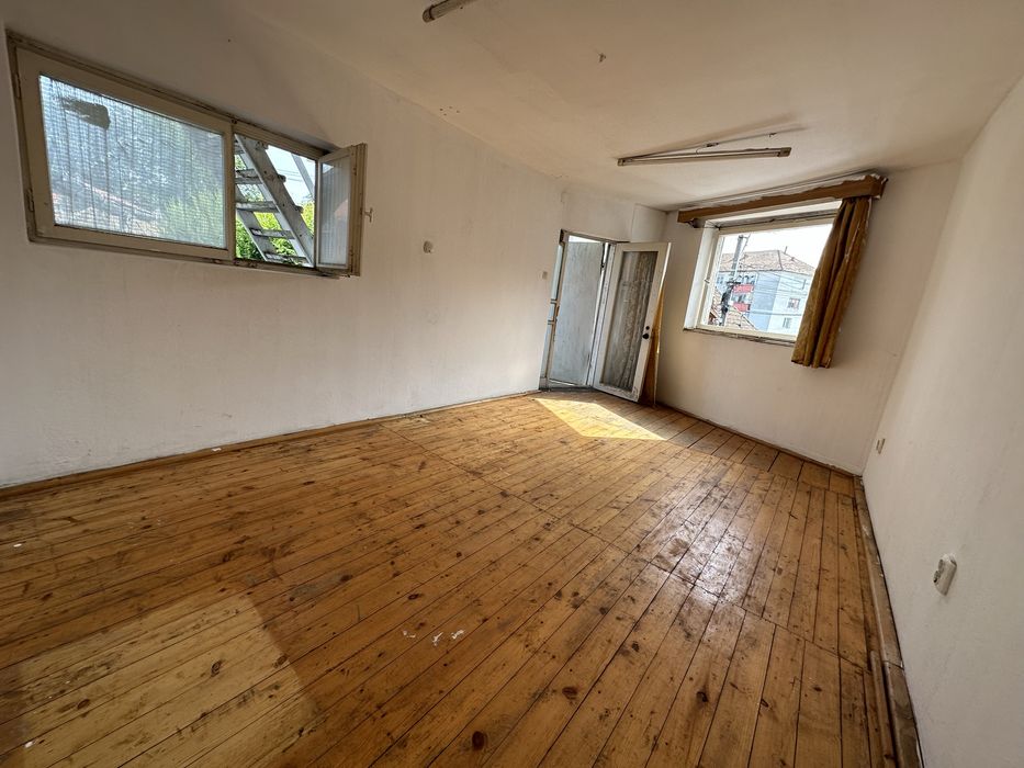 Casa / Spatiu Industrial Medias Str Pictor Amann