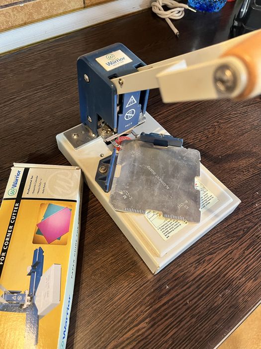 Aparat de rotunjit colturi