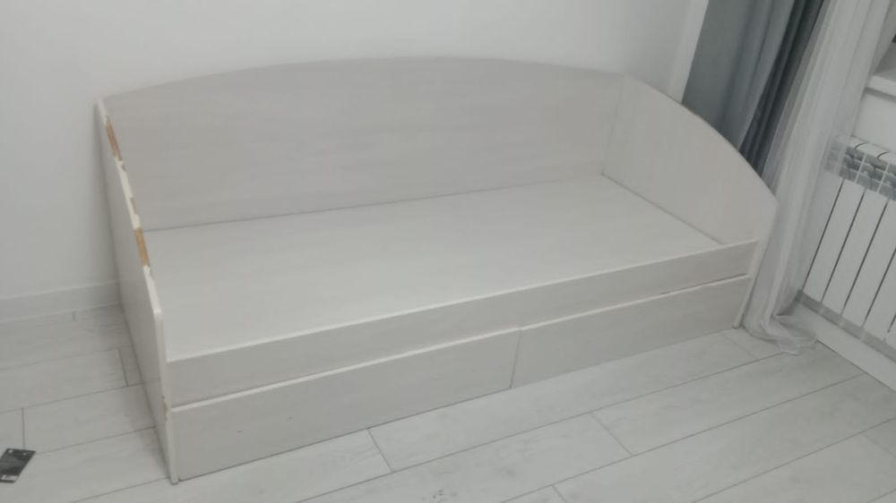 Продам недорого кровать односпальная
С выдвижным ящиком для