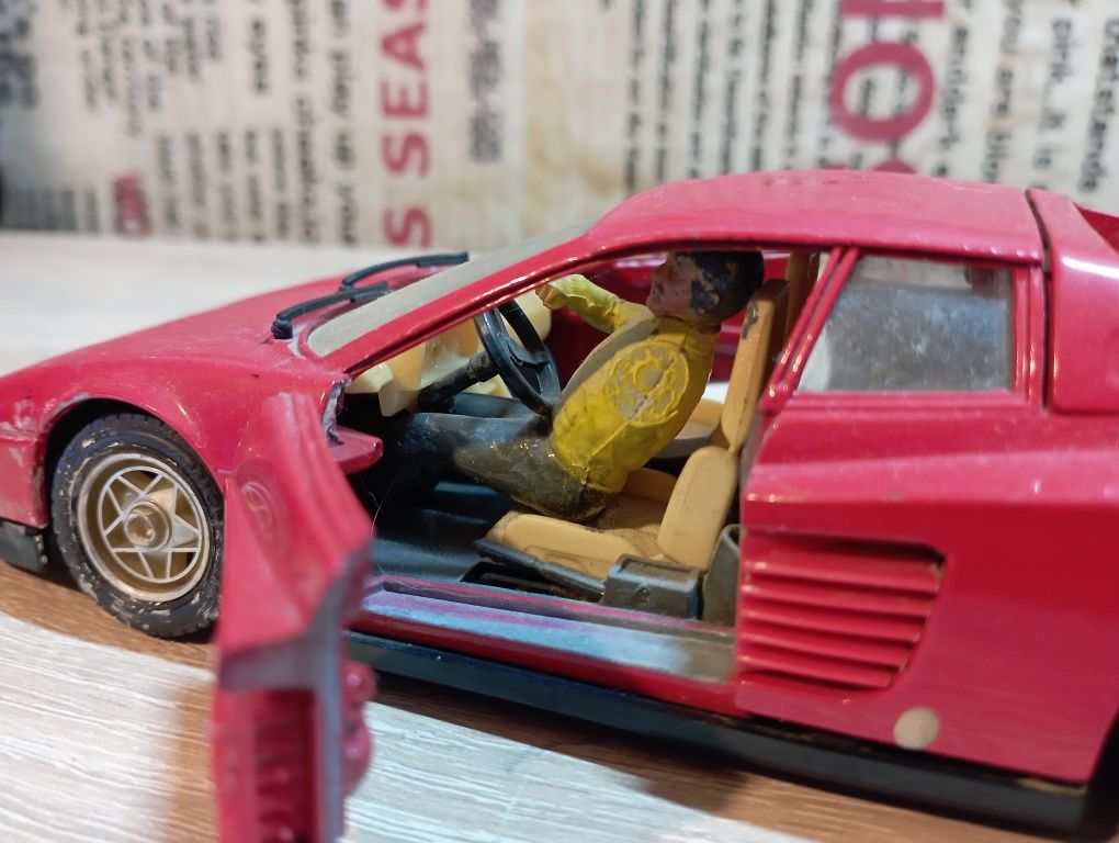 "Ferrari" Testarossa (1984) 1:24 мащаб