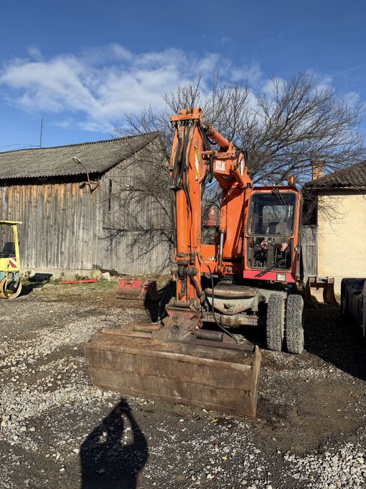 Excavator pe pneuri stare foarte buna