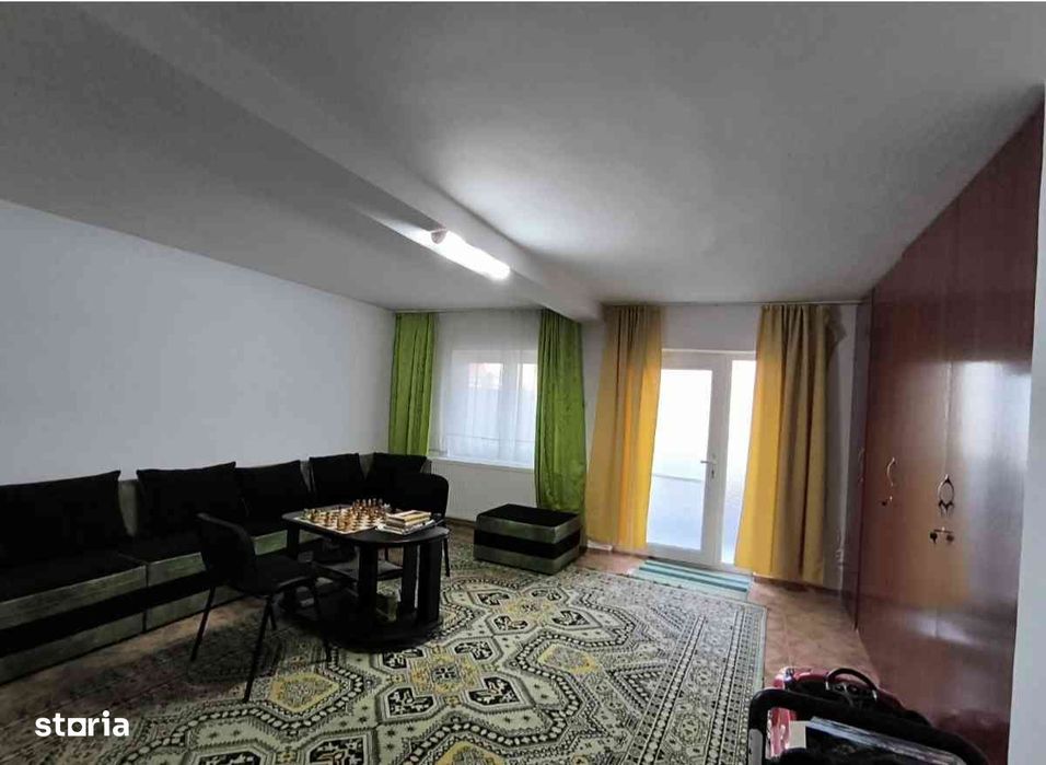Casă P+1 cu anexe – 3 apartamente, teren 493 mp – zona Școala 1