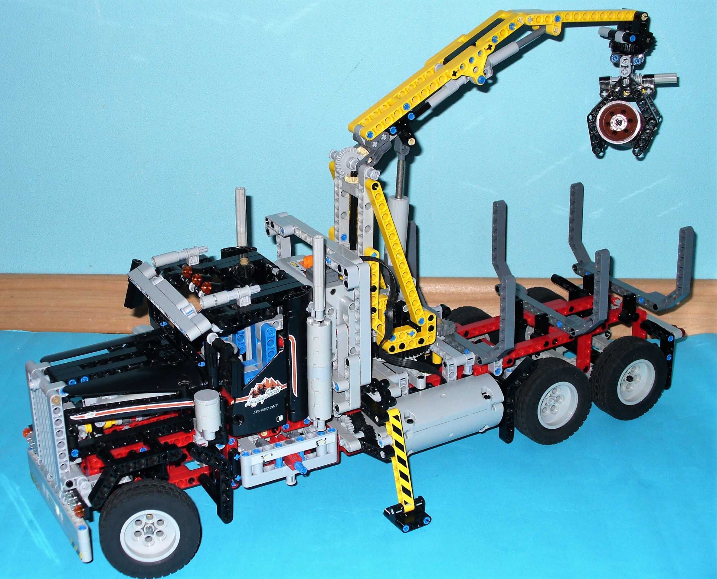 LEGO  TECHNIC 2 in 1 Logging Truck 9397