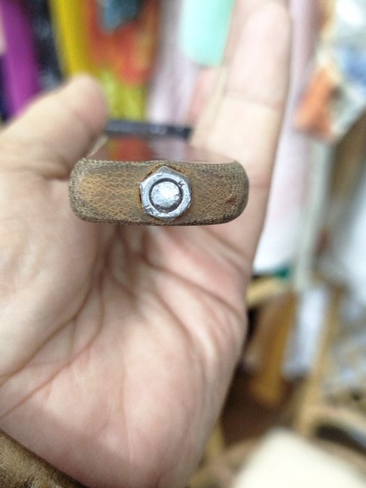 Cutit vechi cu toc rigid