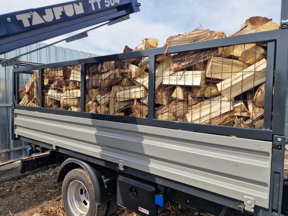 Lemn de foc cu transport la domiciliu.