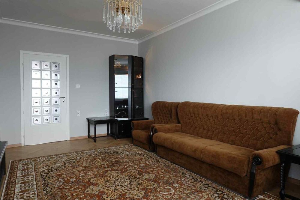 Дава се под наем Четиристаен апартамент в София, Света Троица - 118 кв.м за 797.64 € - Снимка #1