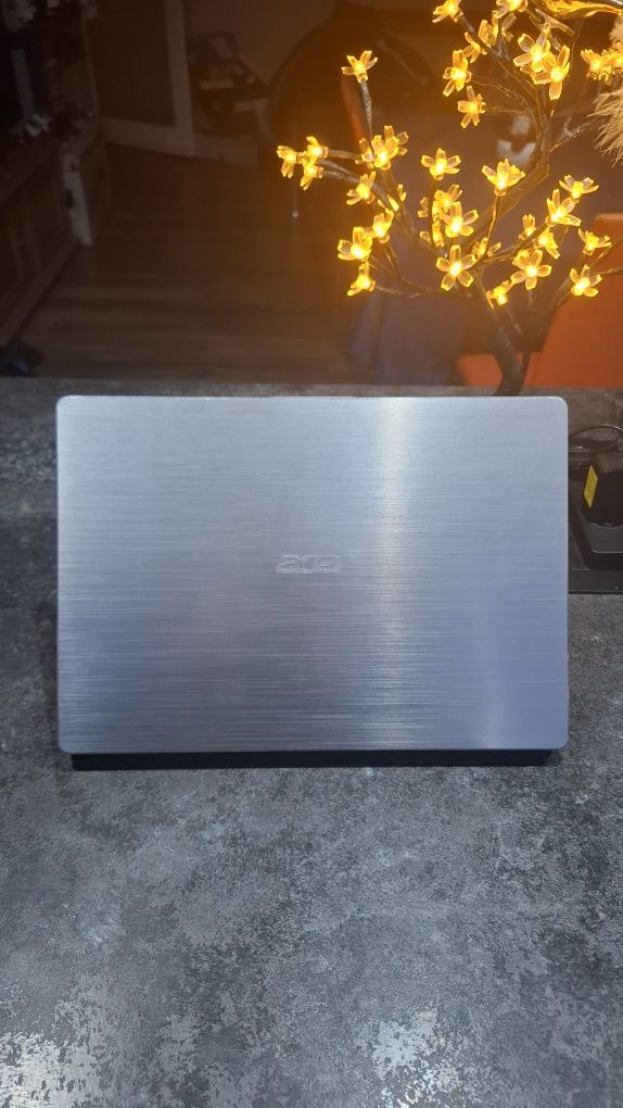 Лаптоп Ултрабук Acer Swift 3 SF314-56-561M + подарък чантичка и мишка