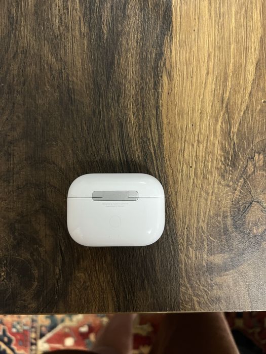 Кейс AirPods Pro 2 оригинал, полностью рабочий, зарядка lightning