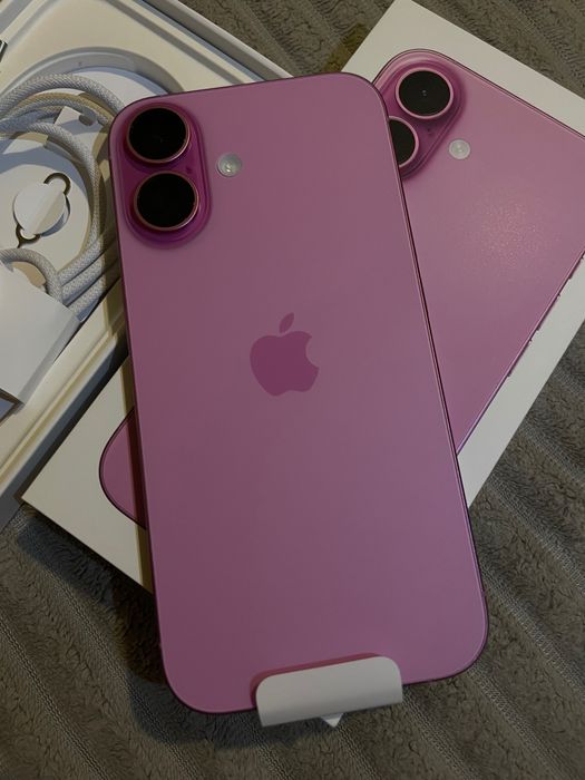 Продавам iPhone 16. Има гаранция.
