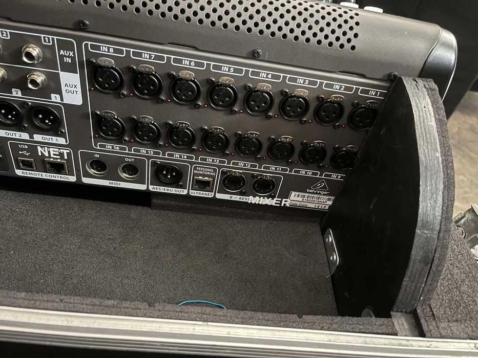 Mixer digital Behringer X32 cu flightcase