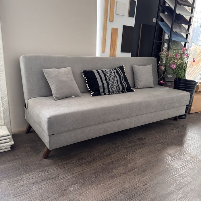 Разтвгатвлен диван, канапе